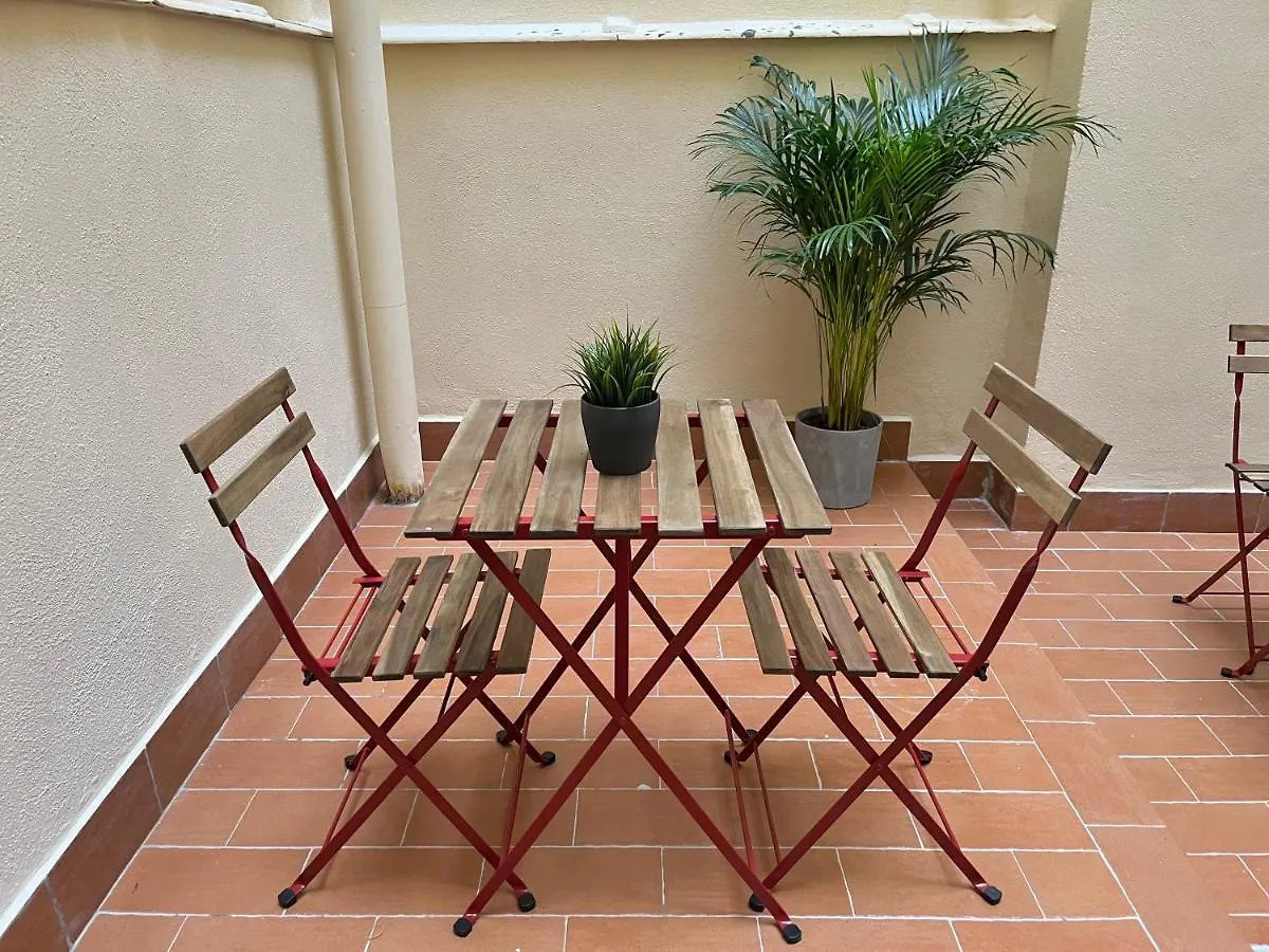 Domus Avi - Guest House Рим 3*,