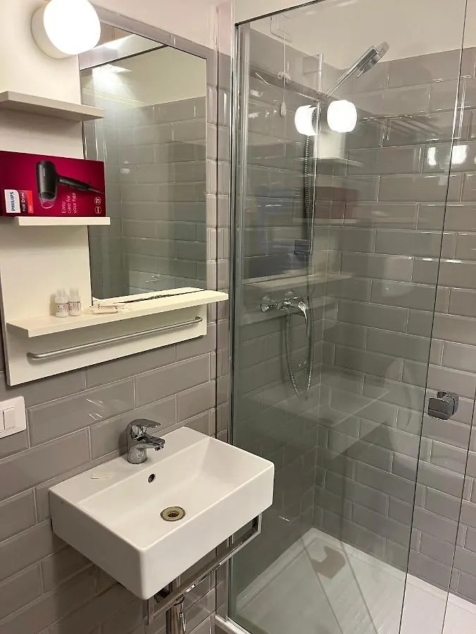 Domus Avi - Guest House Рим