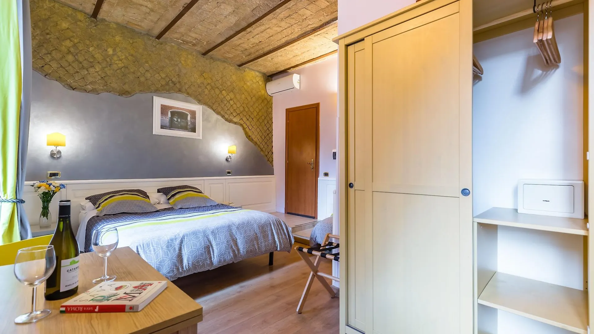 ***  Domus Avi - Guest House Рим Италия