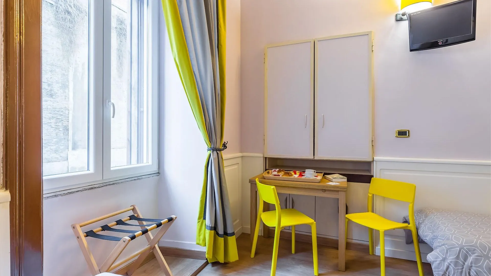 Domus Avi - Guest House Рим