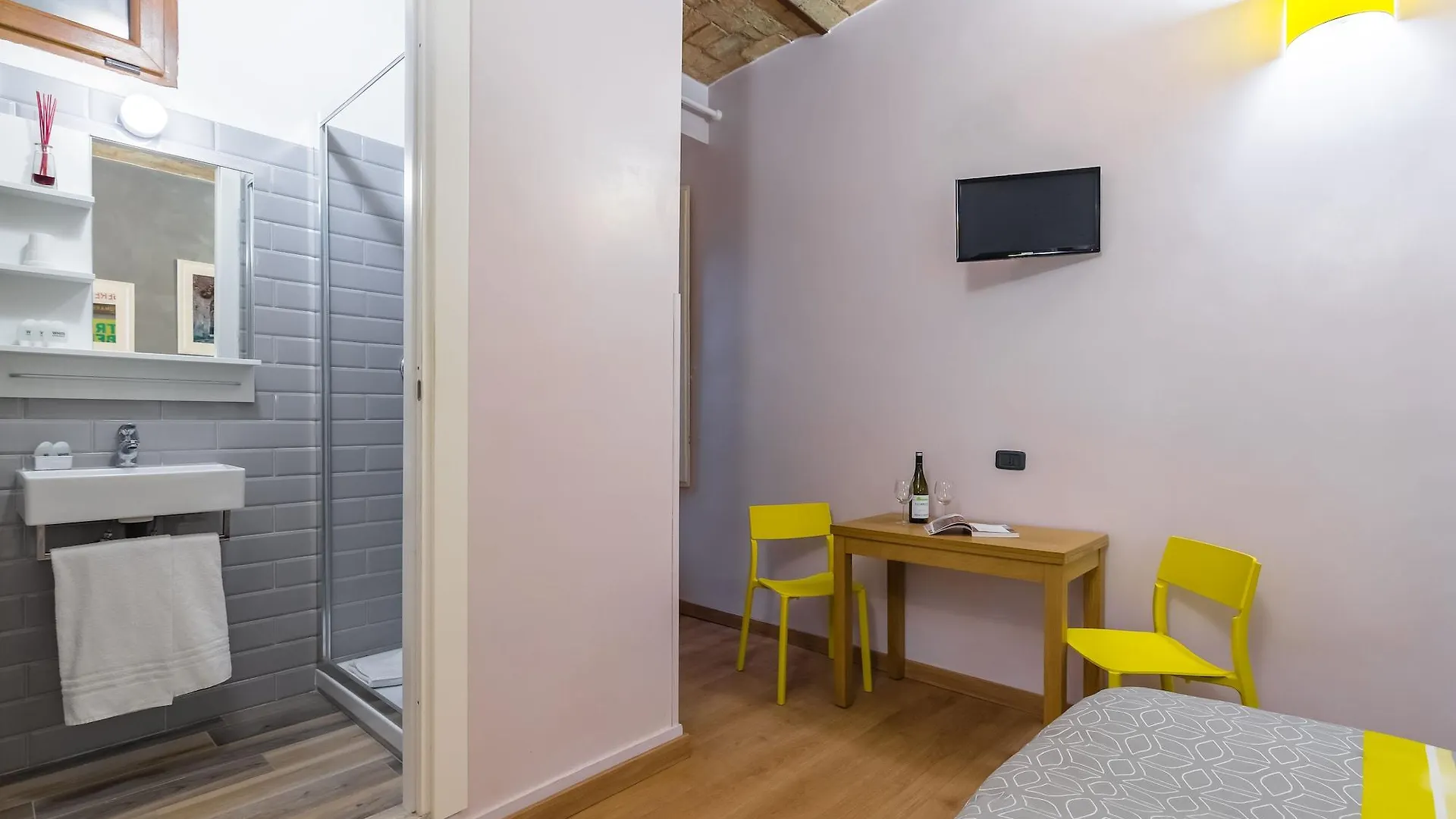 Domus Avi - Guest House Рим
